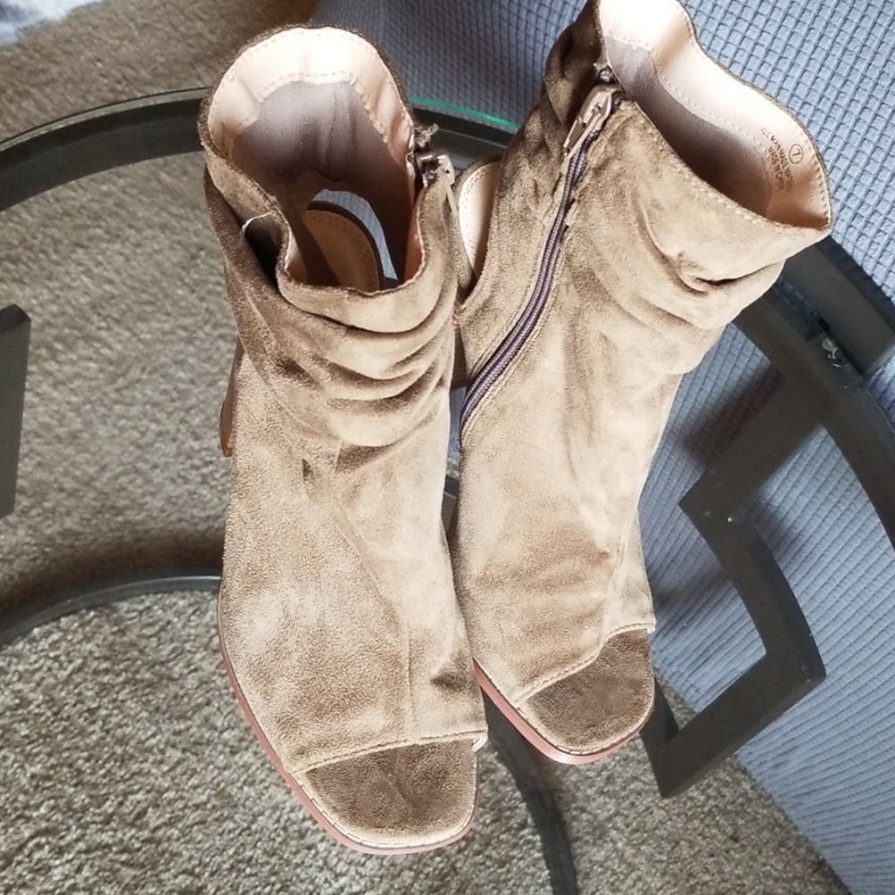 Shoes - Picture 2 of 2